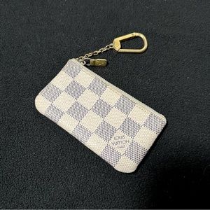 S⭕️LD. LV Key Pouch / Cles